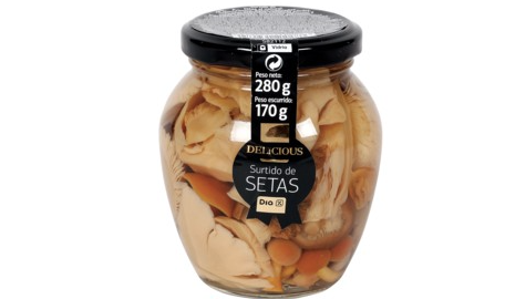 Setas en conserva con huevos cocidos y boniatos.